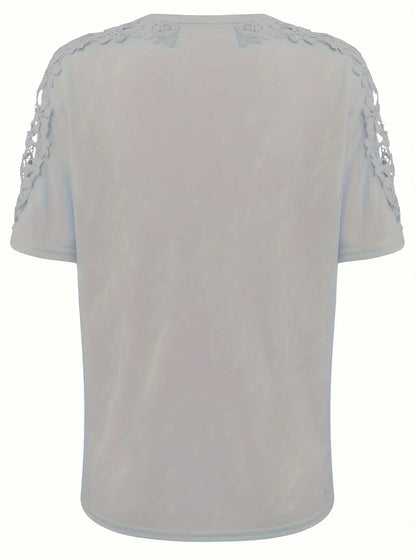 Ancuta - Elegant sommer T-skjorte med korte ermer og blonder