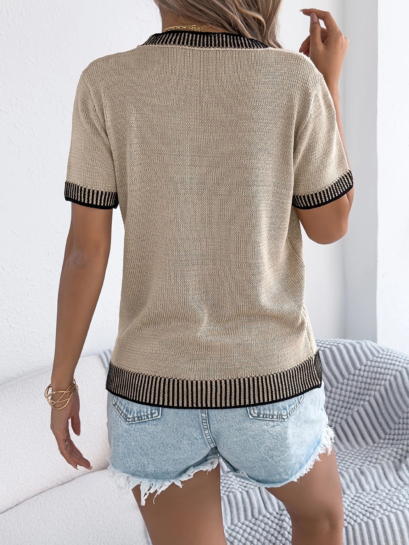 Alethea - Elegant Strikket Topp med Rund Hals og Striper