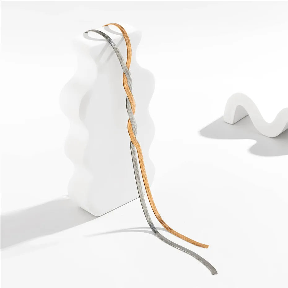 Elegant langt halskjede med justerbart slange-mønster