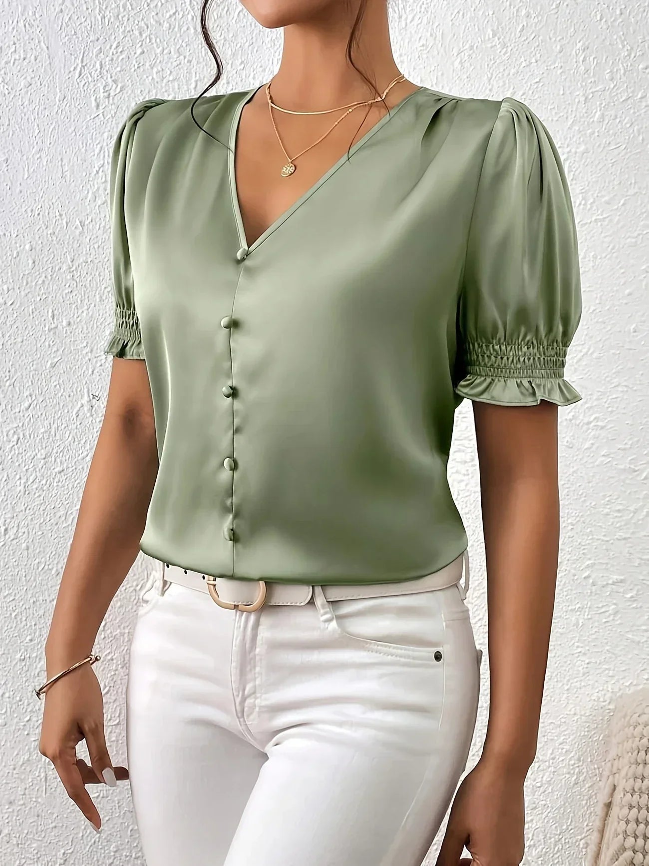 Abella - Elegant bluse med V-hals og pufferm