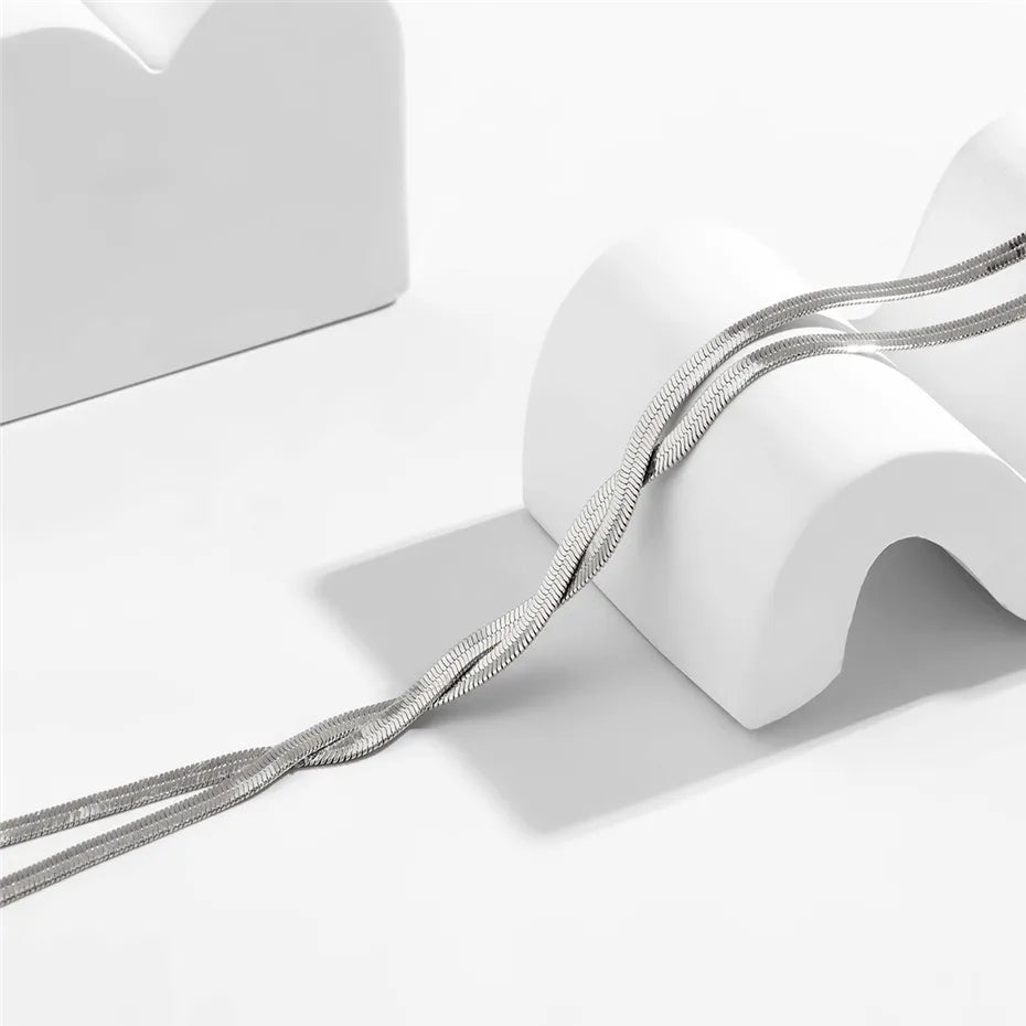 Elegant langt halskjede med justerbart slange-mønster