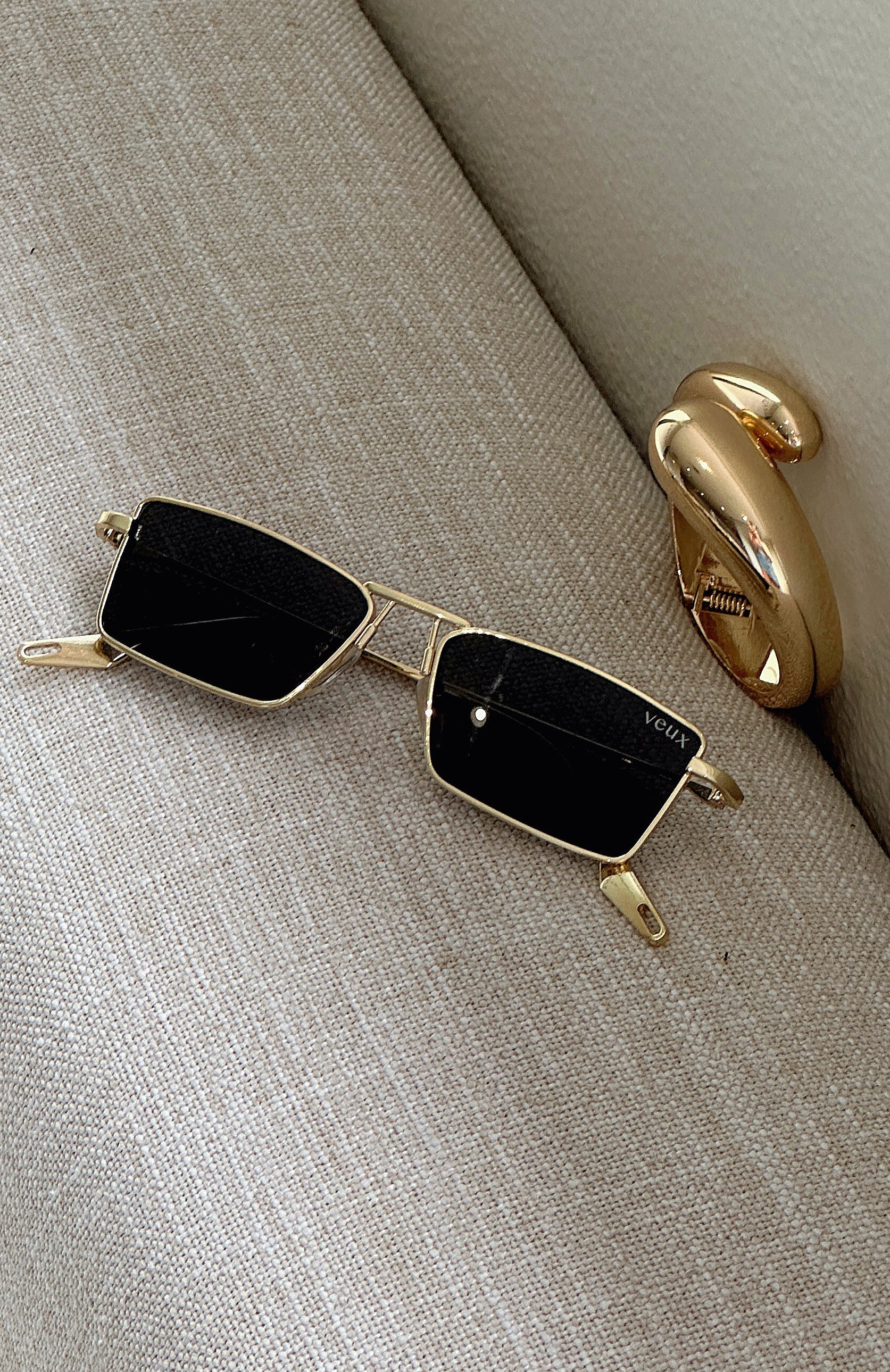 LEONA – Bangle-armbånd i gull med dråpeform
