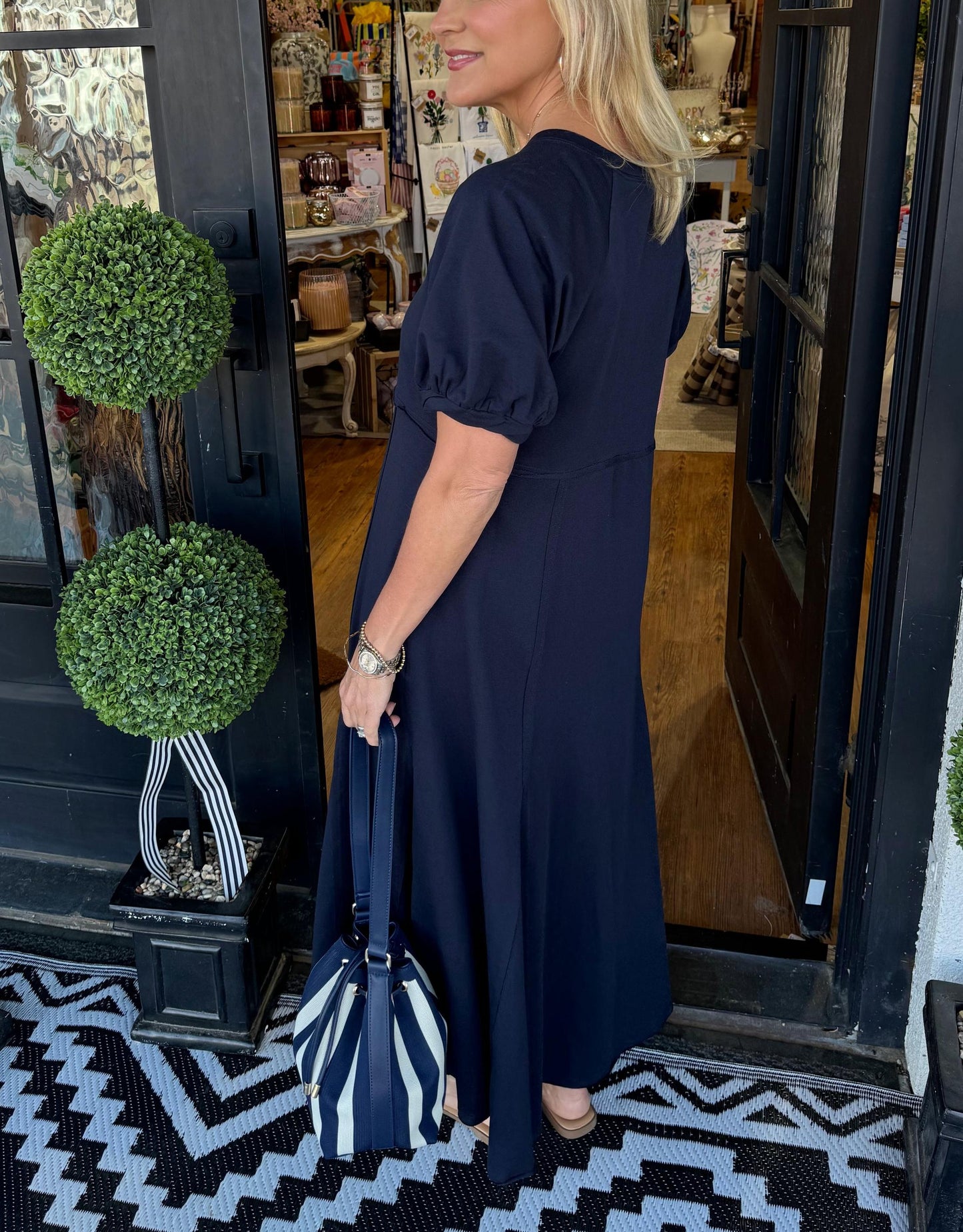 Wynetta | Klassisk kjole med pufferm