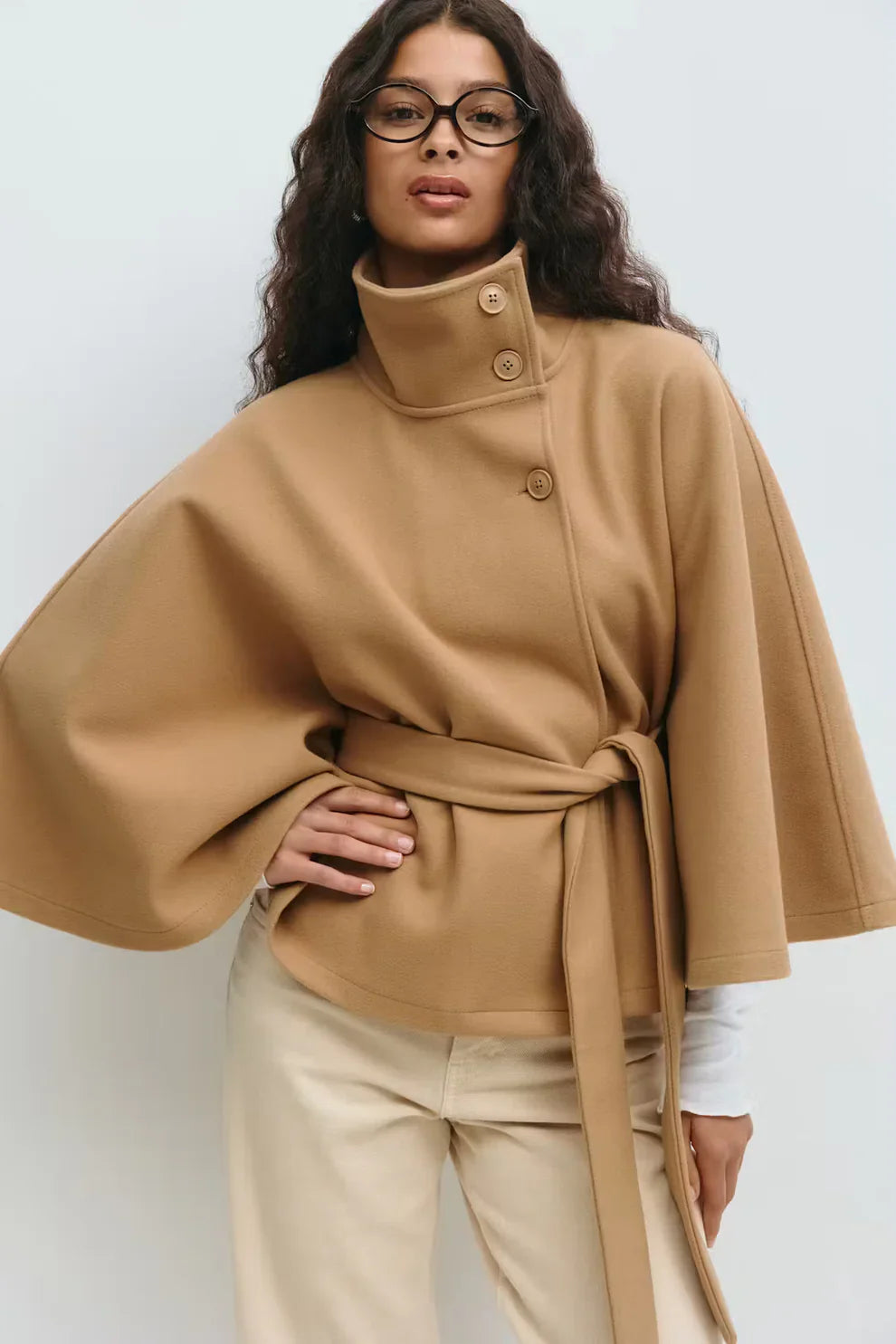 Elegant og Minimalistisk Kåpe-Cape