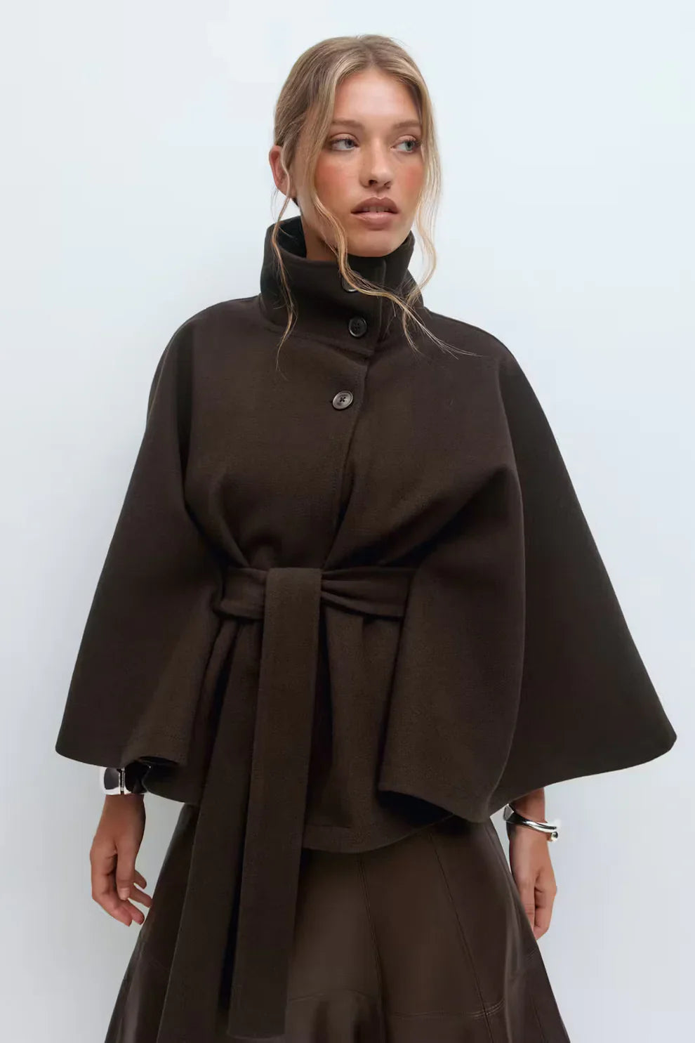 Elegant og Minimalistisk Kåpe-Cape