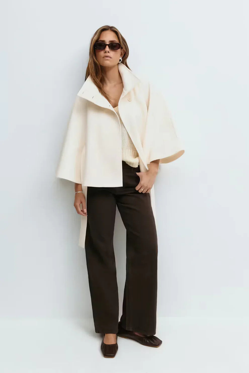 Elegant og Minimalistisk Kåpe-Cape