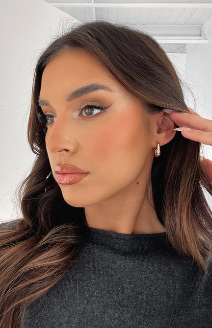 IRIS – Minimalistiske statement-øredobber i gull