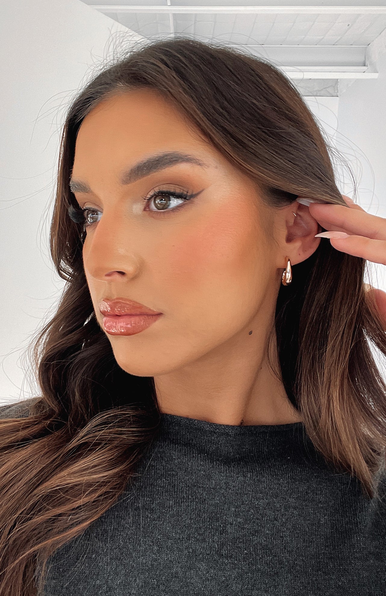 IRIS – Minimalistiske øreringer i gull