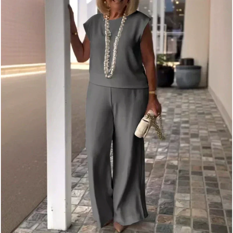 Halsey | To-delt antrekk i enkel stil