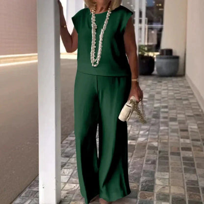 Halsey | To-delt antrekk i enkel stil