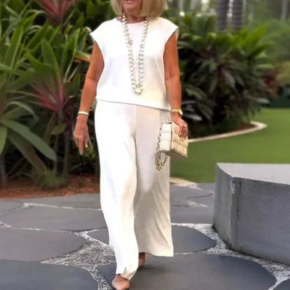 Halsey | To-delt antrekk i enkel stil