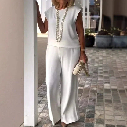 Halsey | To-delt antrekk i enkel stil