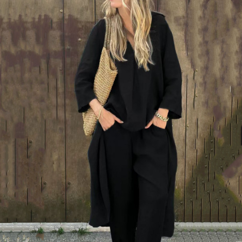 Abby - To-delt sett med romslige lommer og V-hals