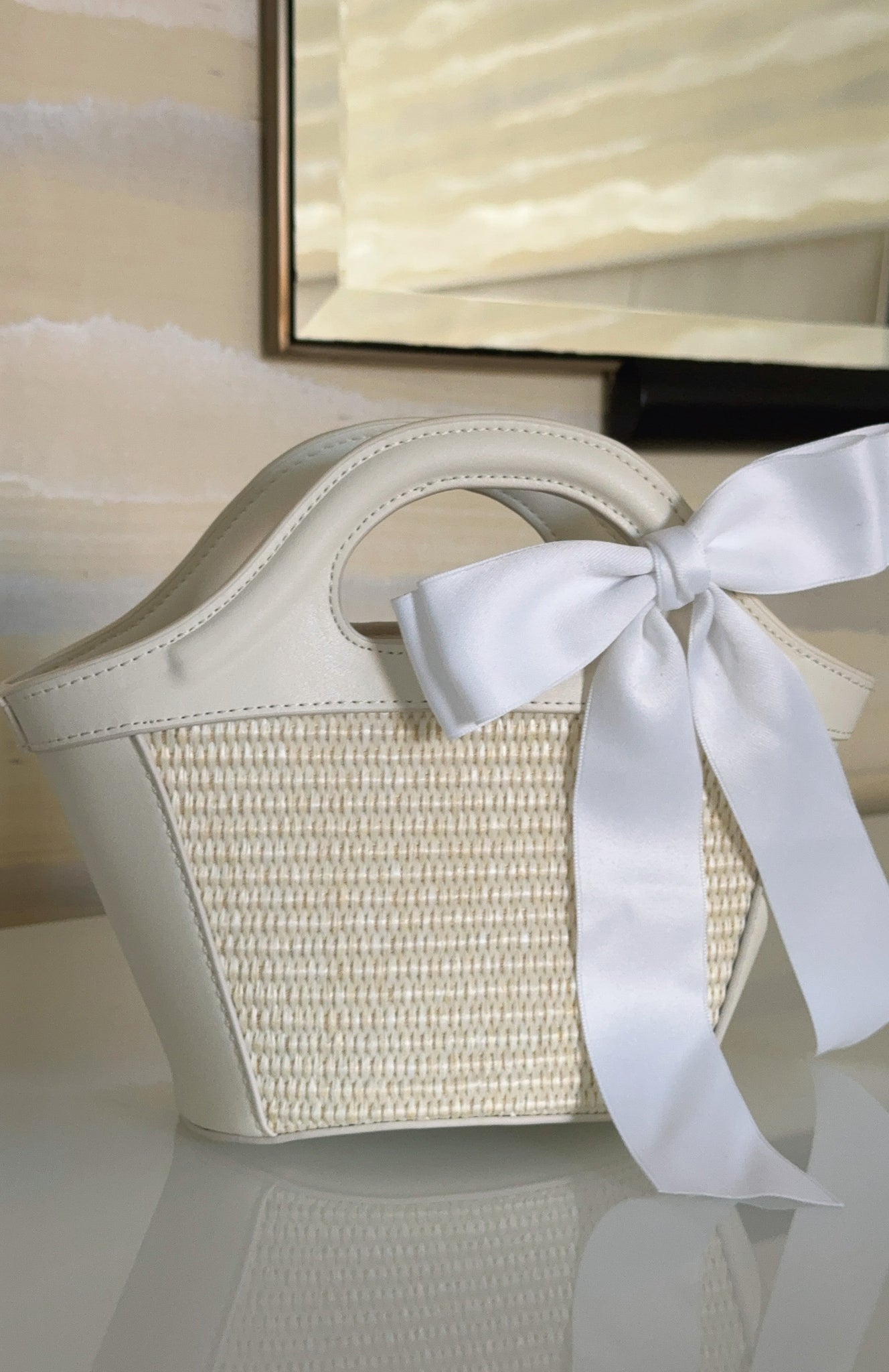 SORELLE – Mini veske i halm med håndtak